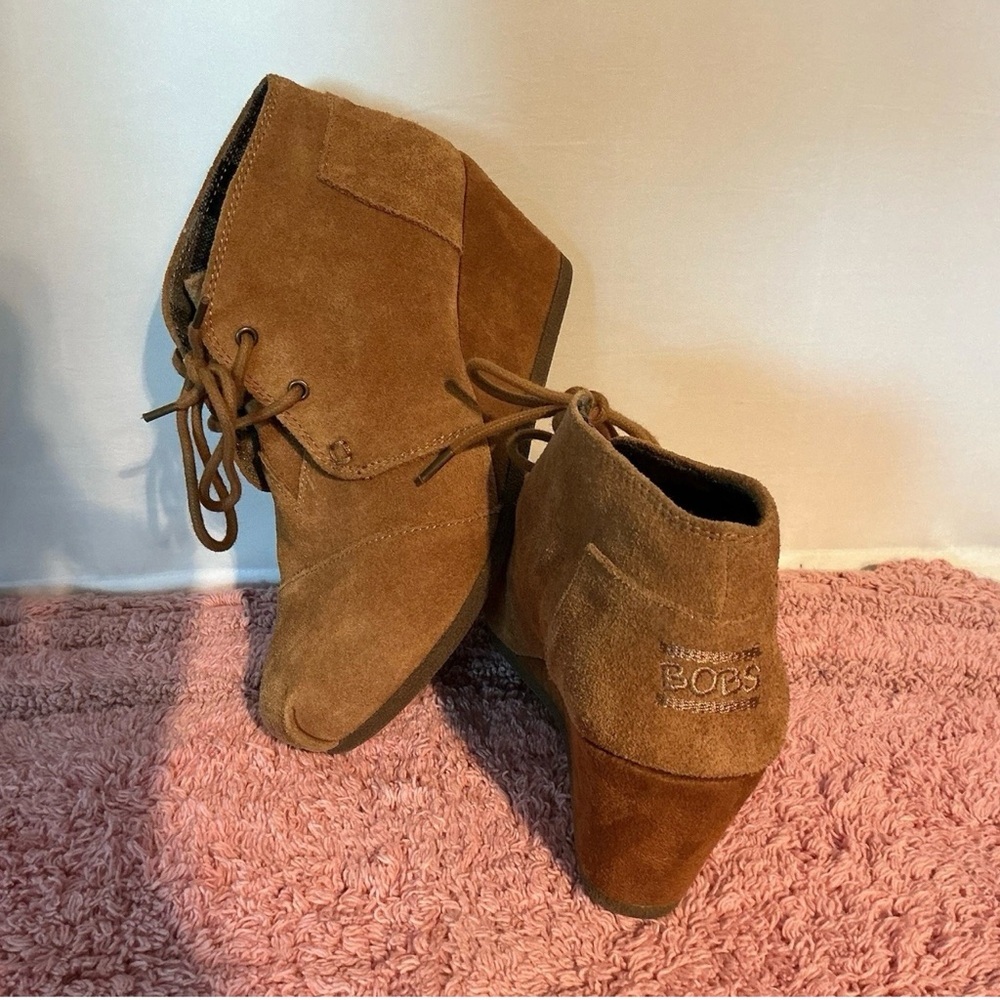 Skechers Women's Tan Suede Ankle Booties
